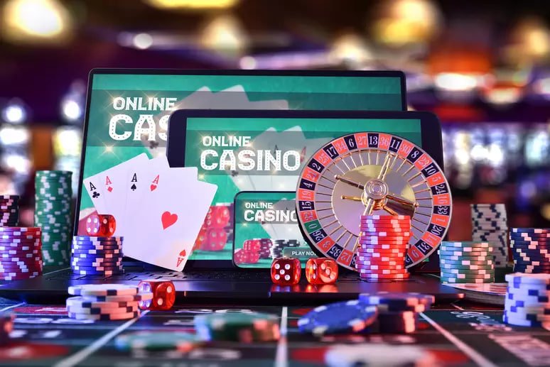 Antarmuka aplikasi sayapbola slot menampilkan meja kasino langsung, permainan slot, dan pasar sportsbook